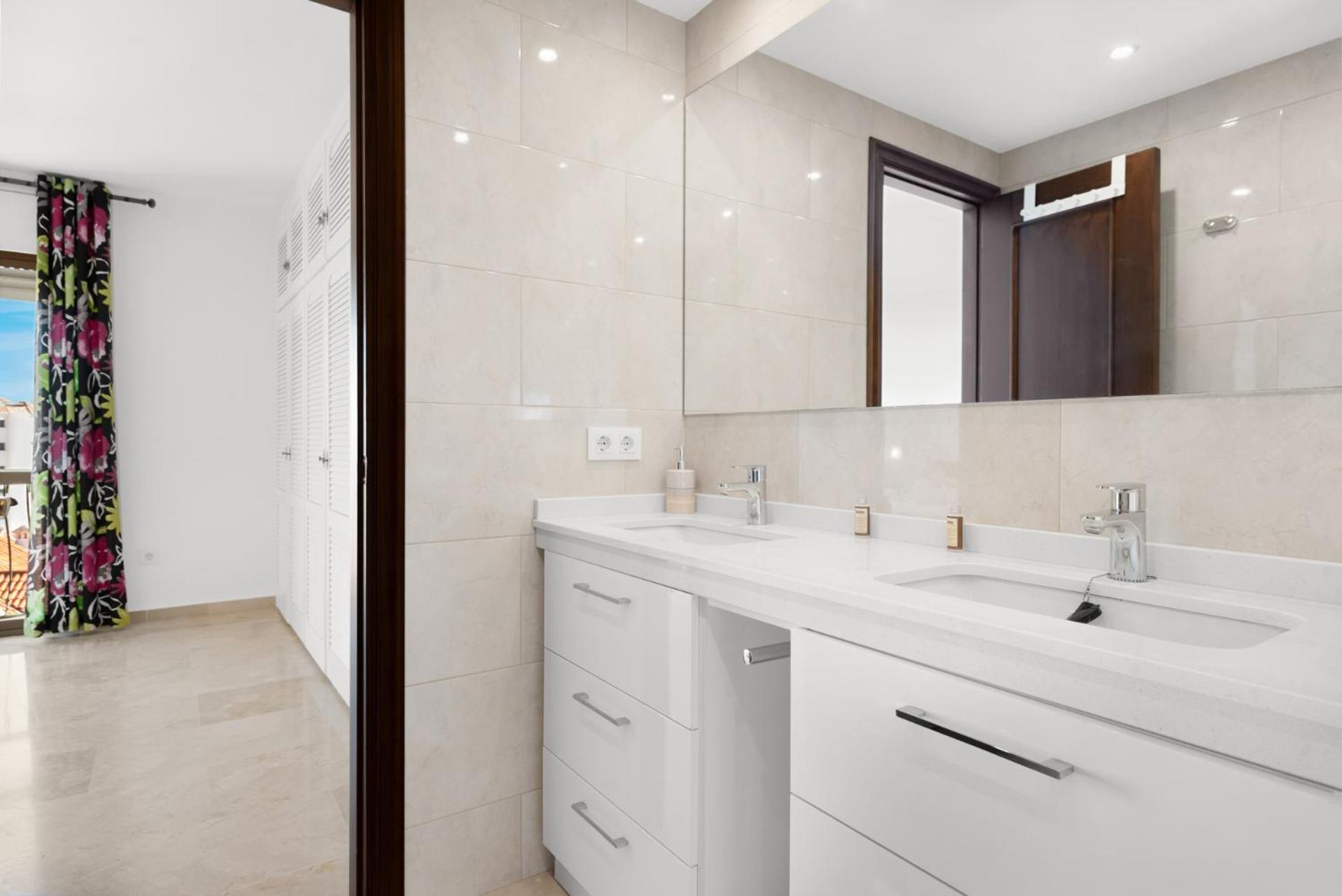 Lovely Penthouse Near Estepona Marina By Costarentals - Ref M15 Eksteriør billede