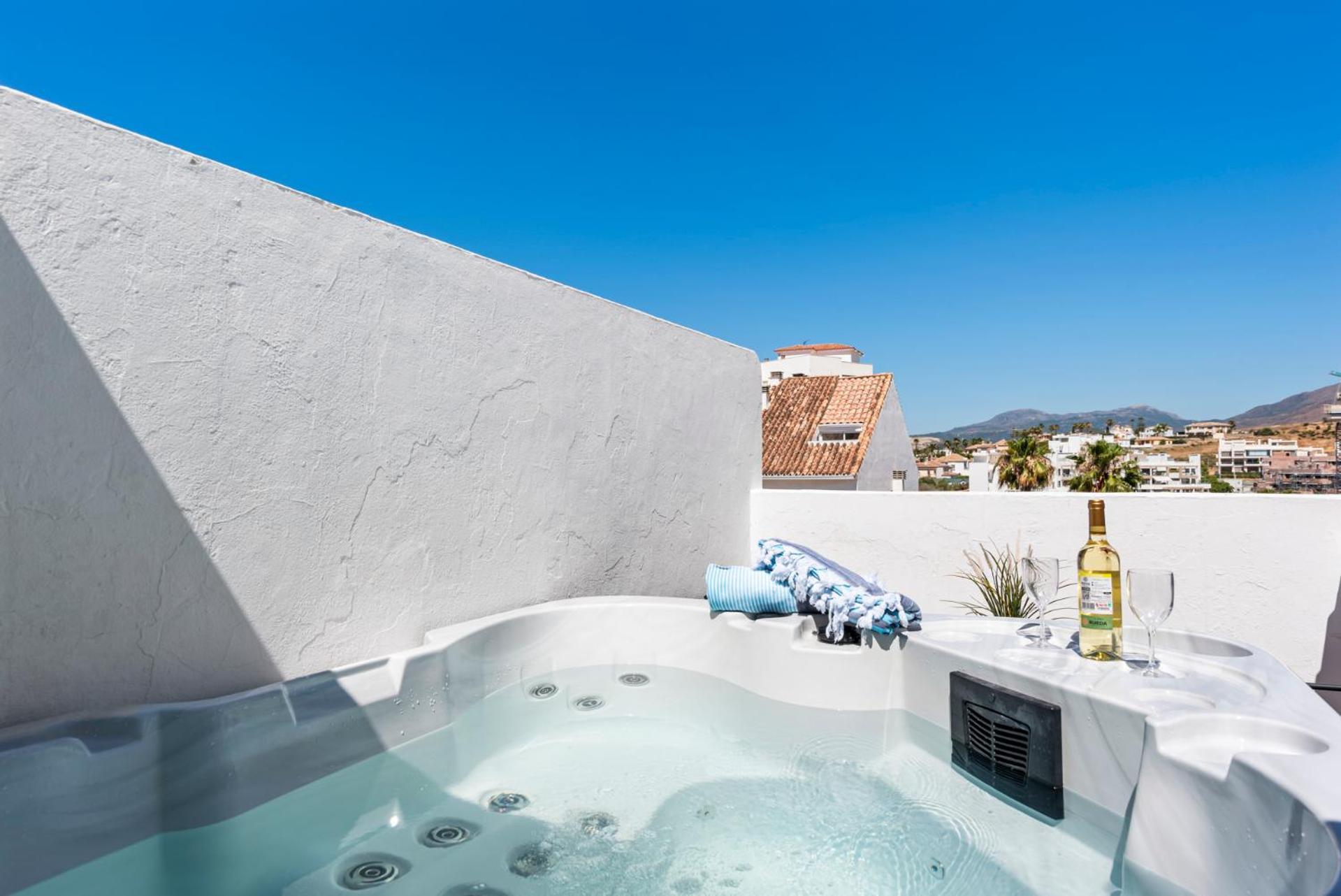 Lovely Penthouse Near Estepona Marina By Costarentals - Ref M15 Eksteriør billede
